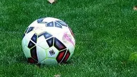 俞飞鸿带货直播中频遇争议，与薇娅互动引热议