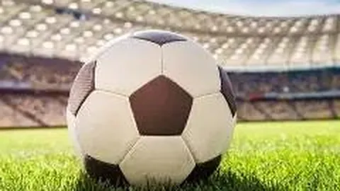 《揭秘多纳鲁马跌倒之谜：法尔克一语道破，体育精神教育刻不容缓！》